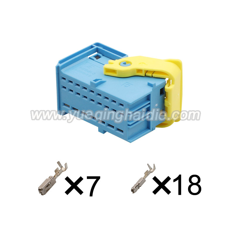 Auto Connector Inlude Terminals  1718484-3