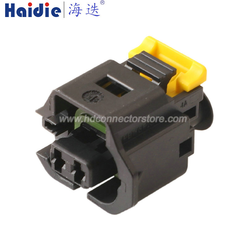 Auto connector 13595623