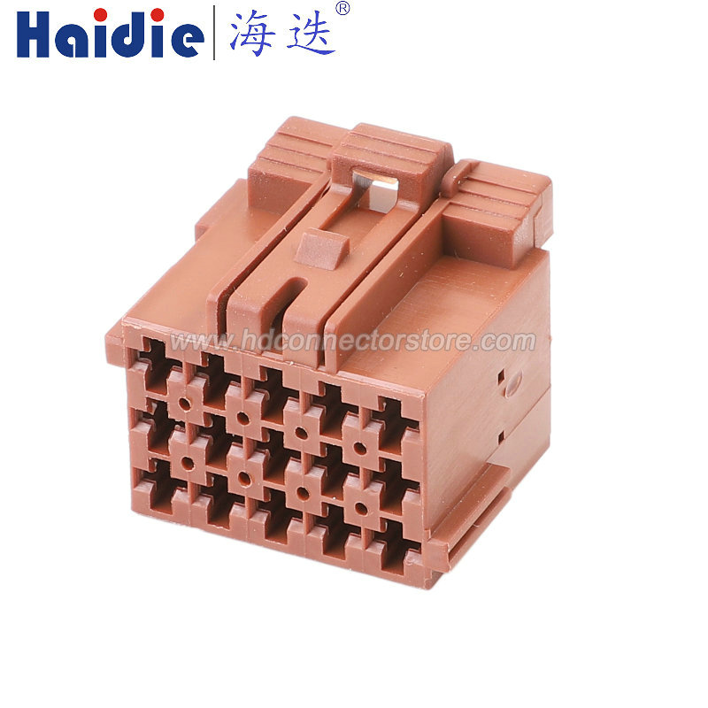 Auto connector 1-967623-5
