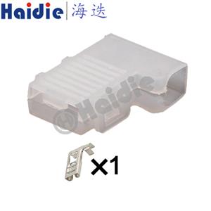 Auto connector 180984