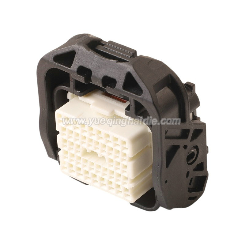 Auto connector 1717138-6