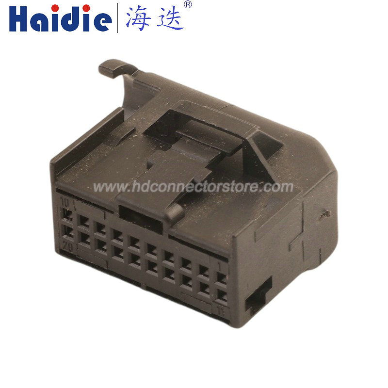 Auto connector 1-1534099-1