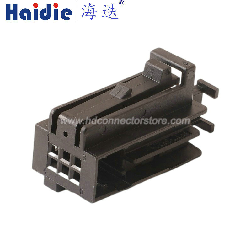 Auto connector 1355881-1