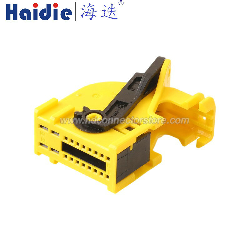 Auto connector 1379917-1