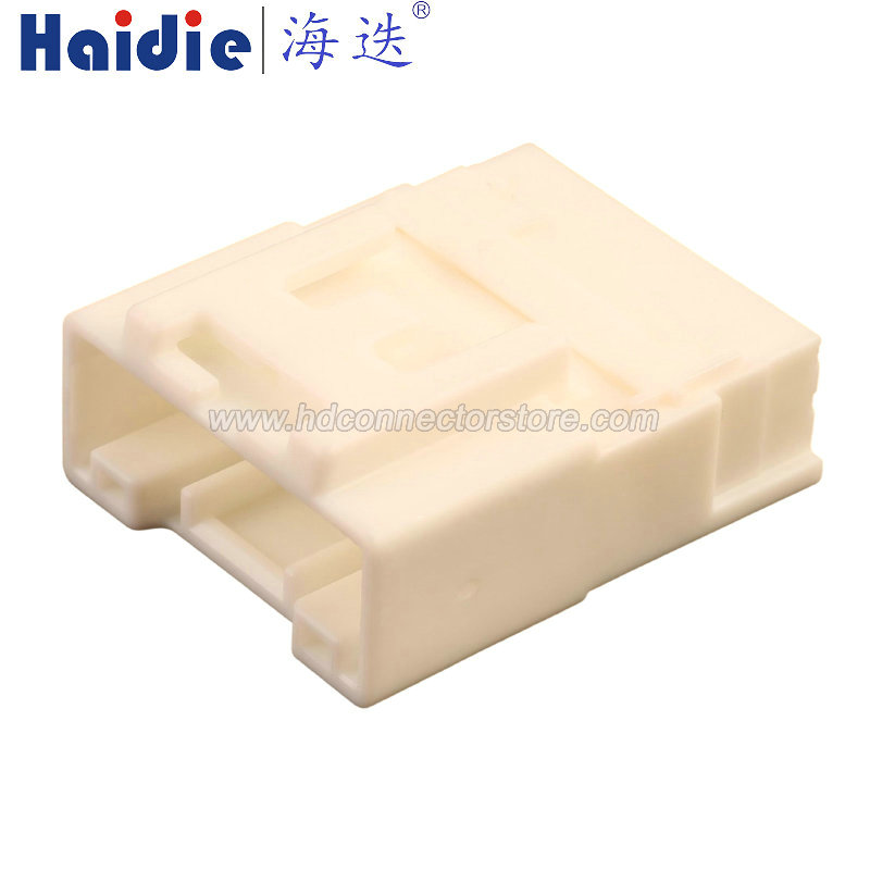 Auto connector 82824-B2040