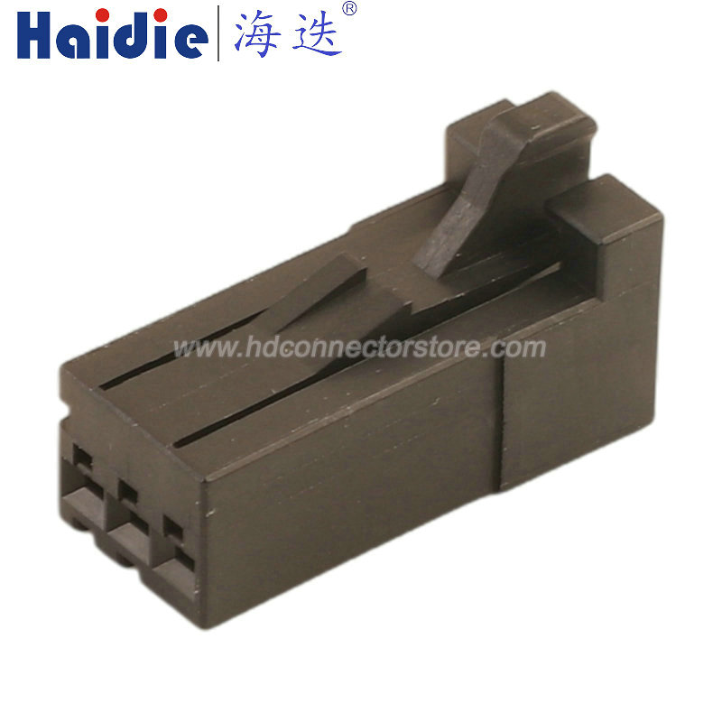 Auto connector 1-1318120-3
