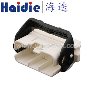 Auto Connector MG642397