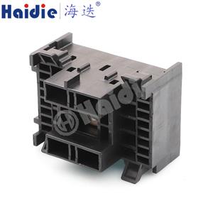Female electrical automotive wire harness connector 13513342