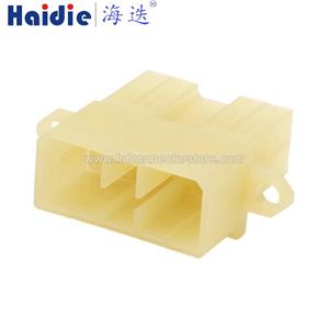 Auto connector 172096-1