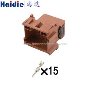 Auto connector 1-967628-5