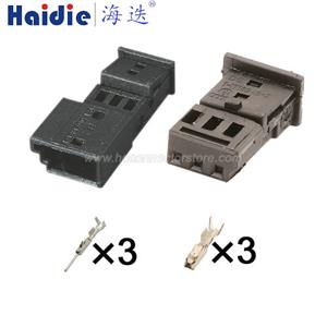 Auto Connector  1-968700-1 1743164-2