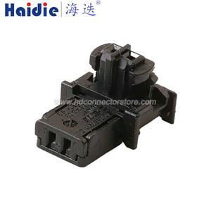 Auto connector 1355721-1