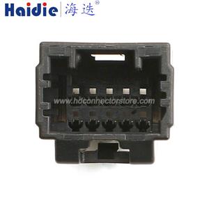 Auto connector 13857843